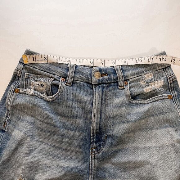 American Eagle Distressed Curvy Mom Jeans Size 4 - Picture 3 of 10